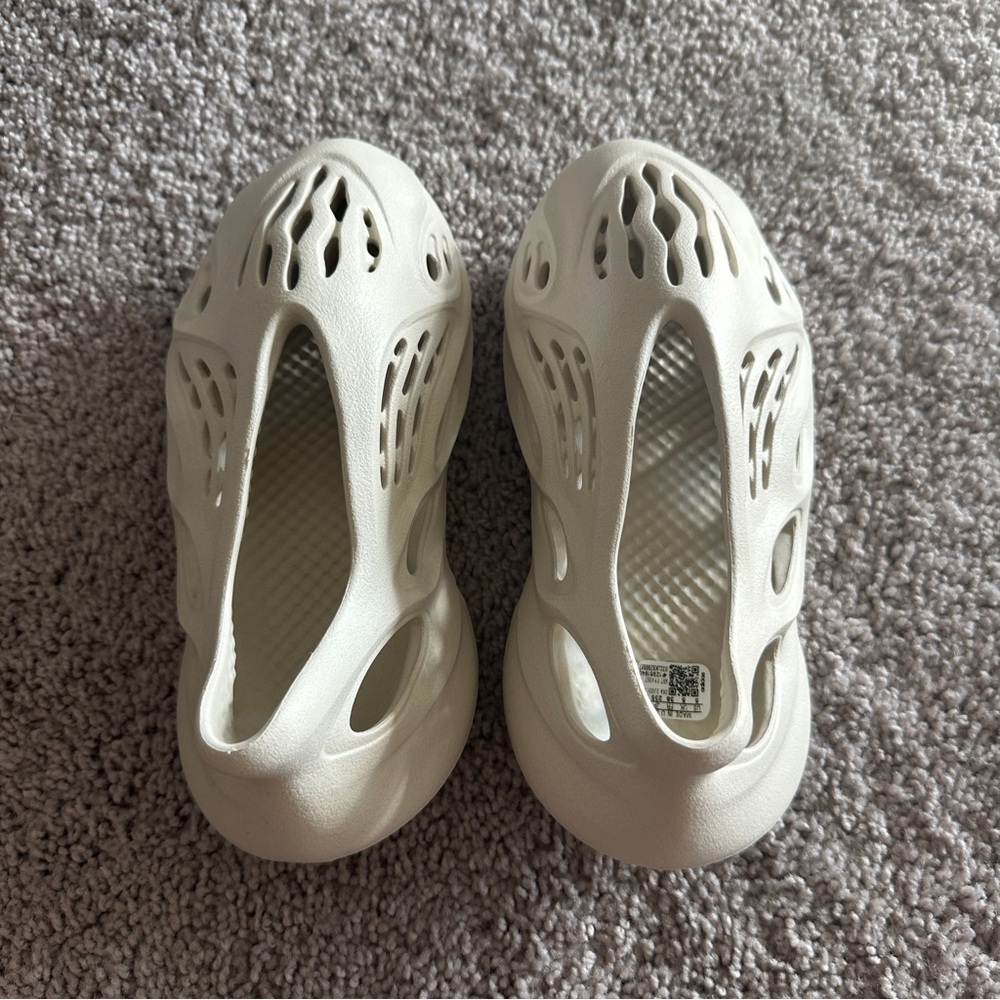 YEEZY Foam RNNR - Picture 4 of 7
